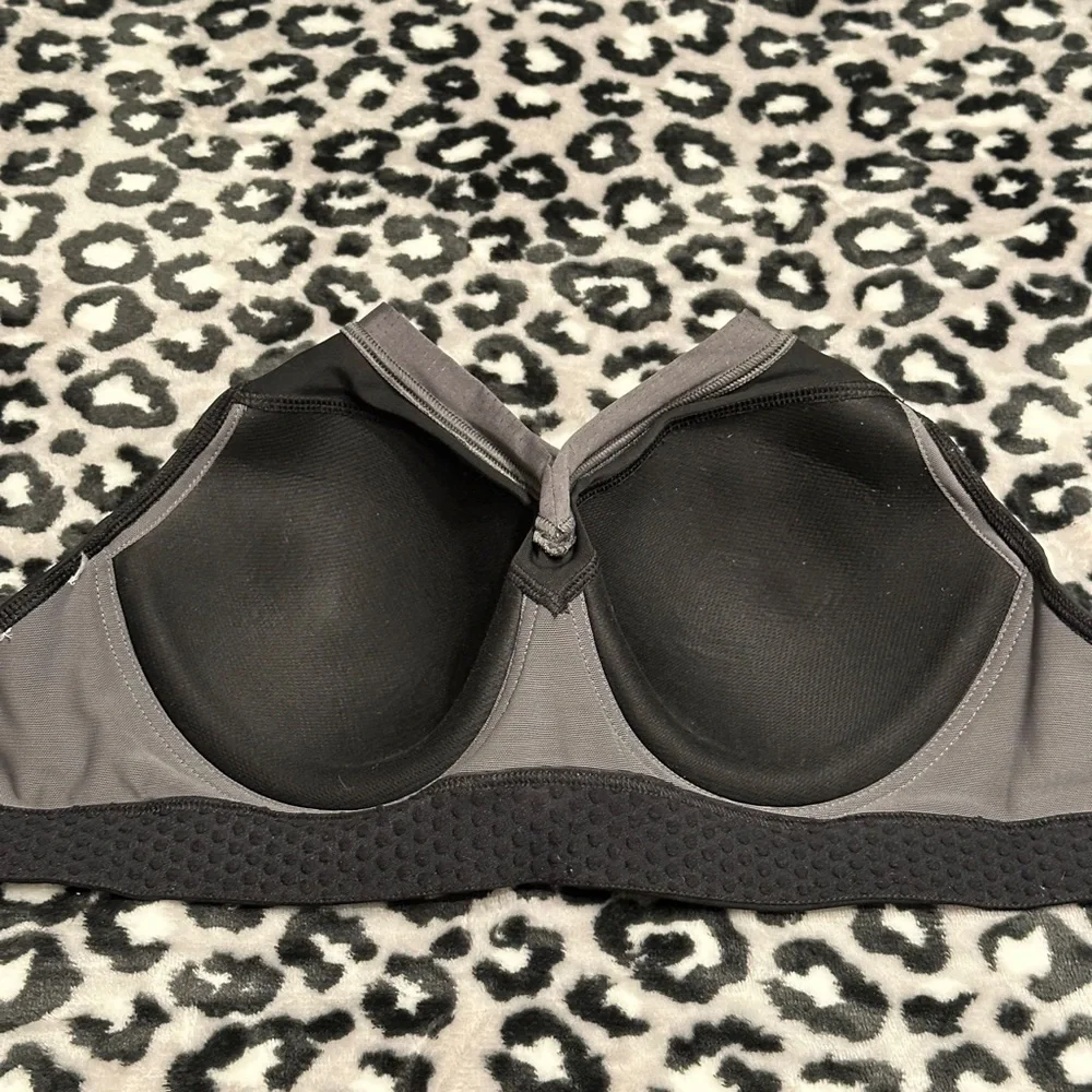Adidas 34D Black & Gray Cross-back Adjustable Straps Sports Bra